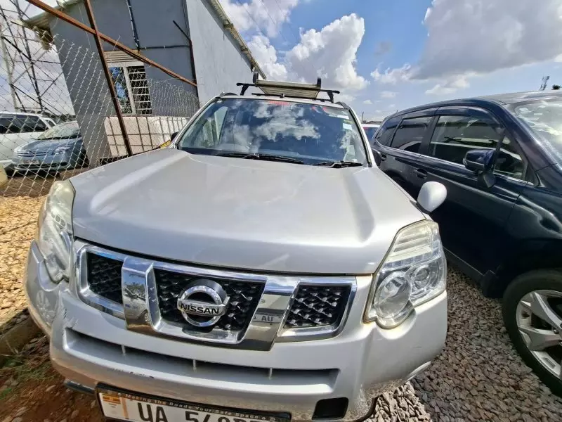 Nissan X-TRAIL    - 2012