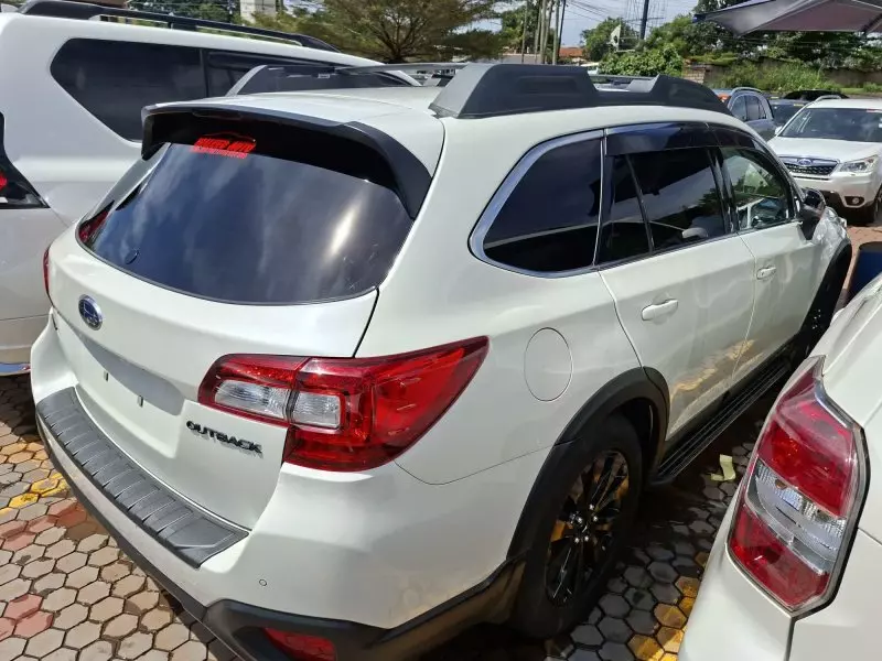 Subaru Outback   - 2018