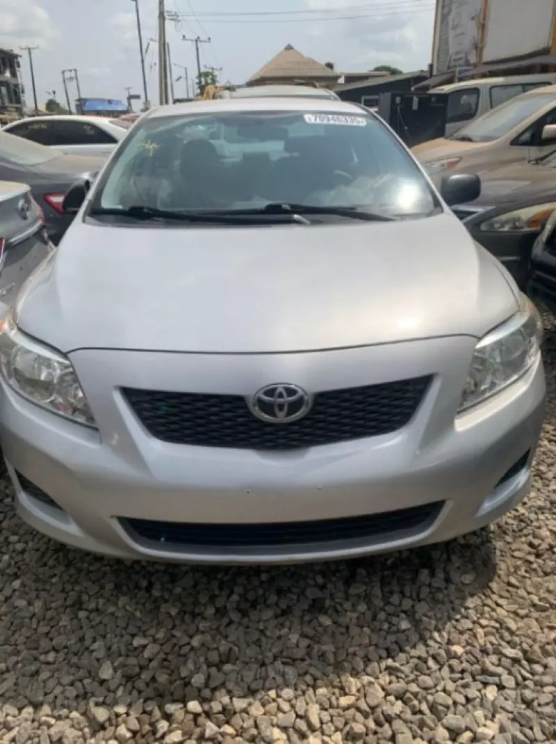 Toyota Corolla   - 2010