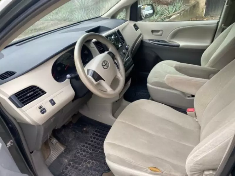 TOYOTA Sienna   - 2013