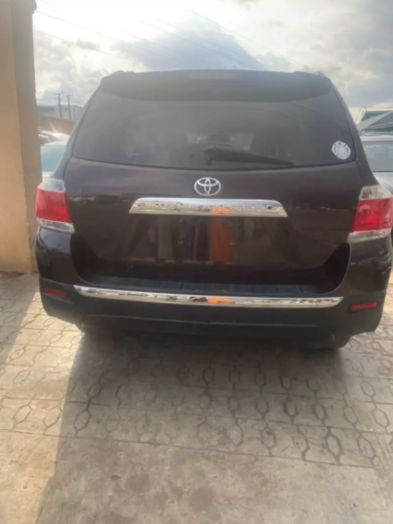 Toyota Highlander   - 2012