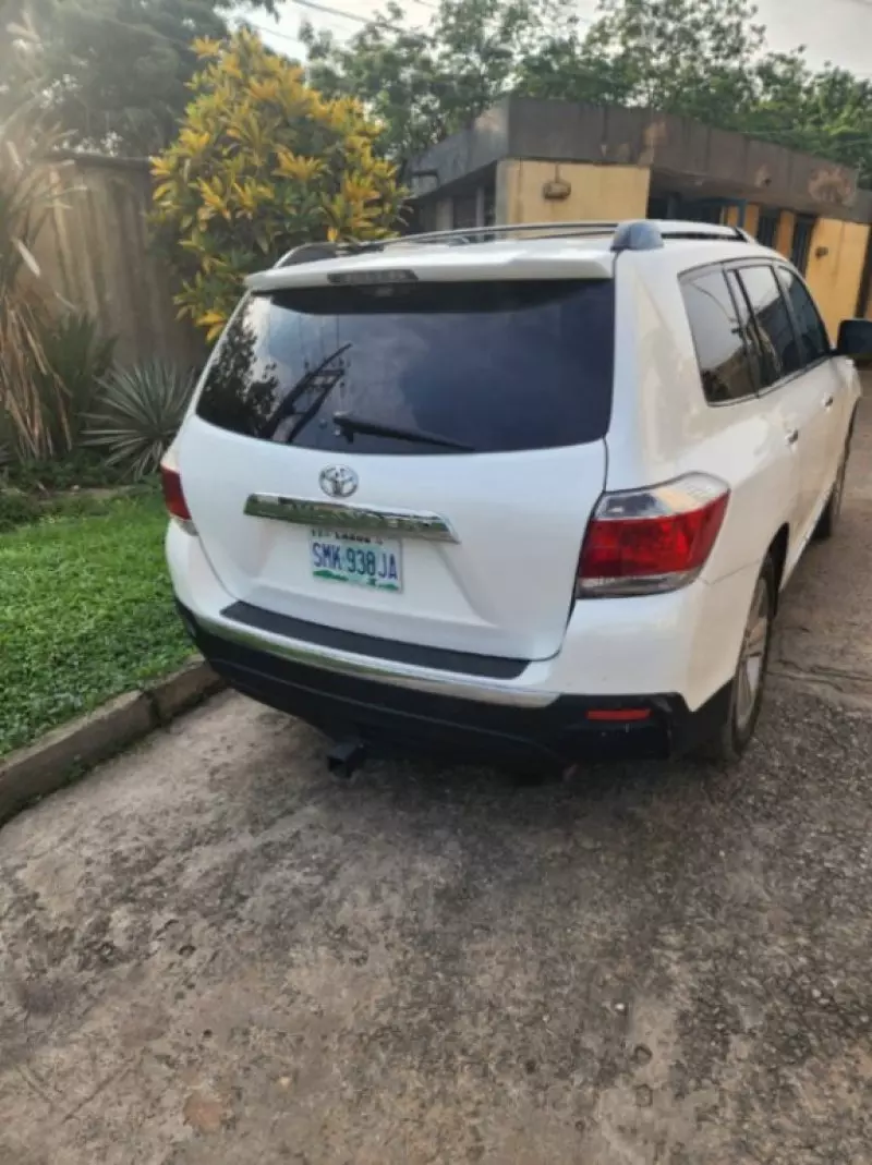 Toyota Highlander   - 2013