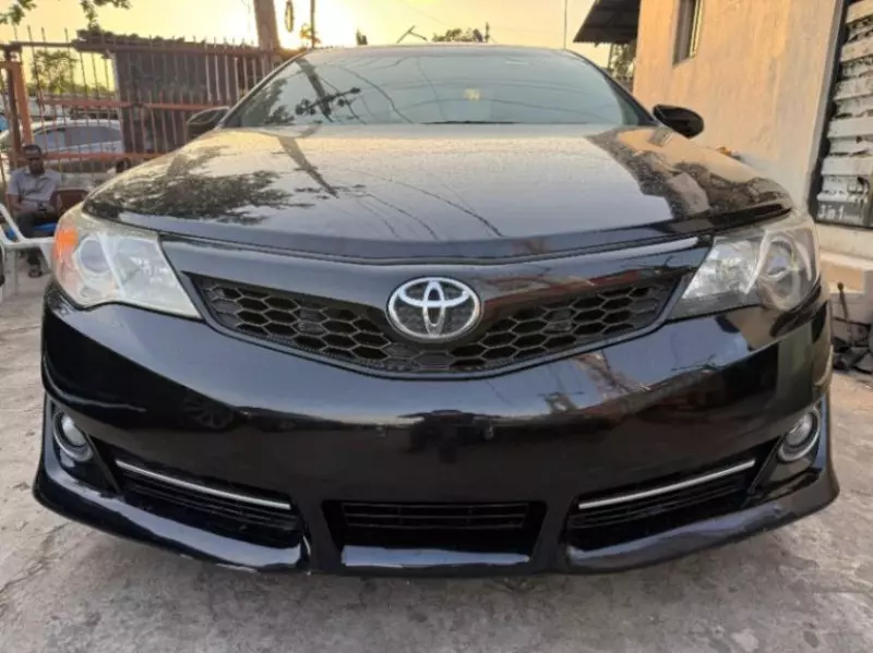Toyota Camry   - 2012