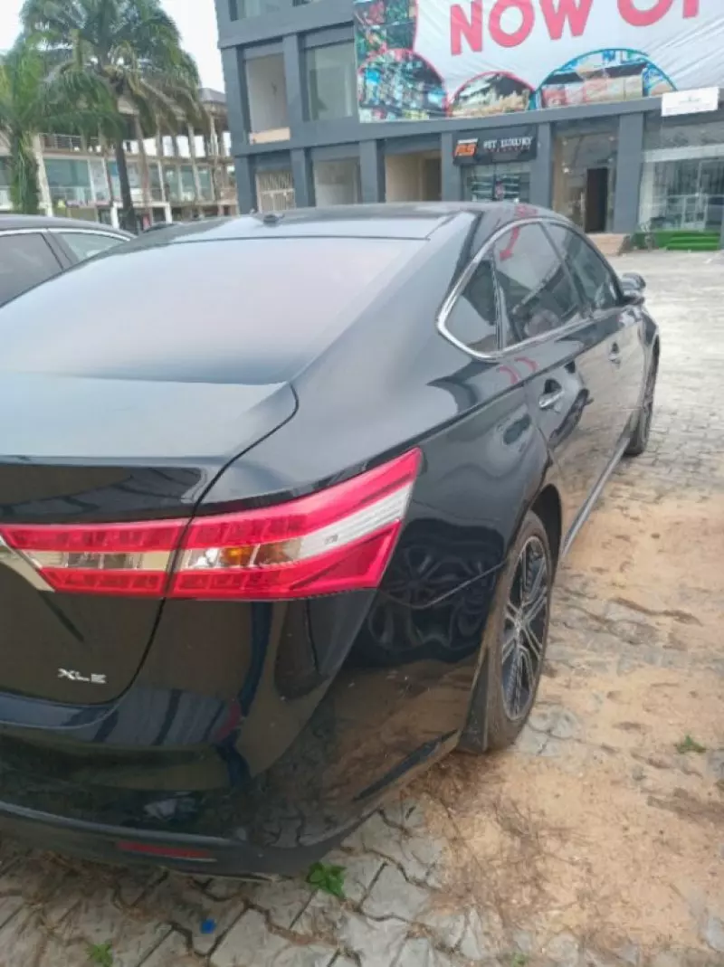 Toyota Avalon - 2015