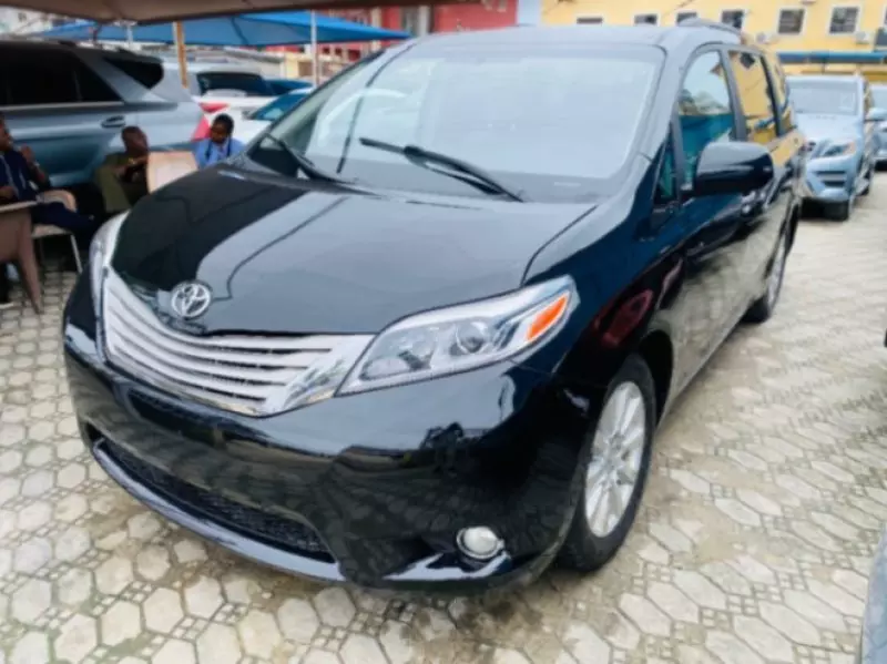TOYOTA Sienna   - 2017