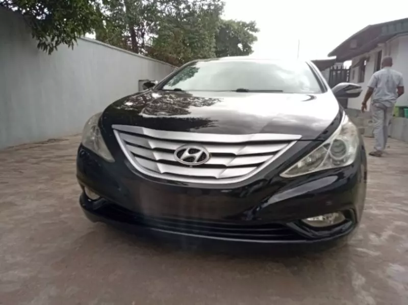 Hyundai Sonata   - 2011