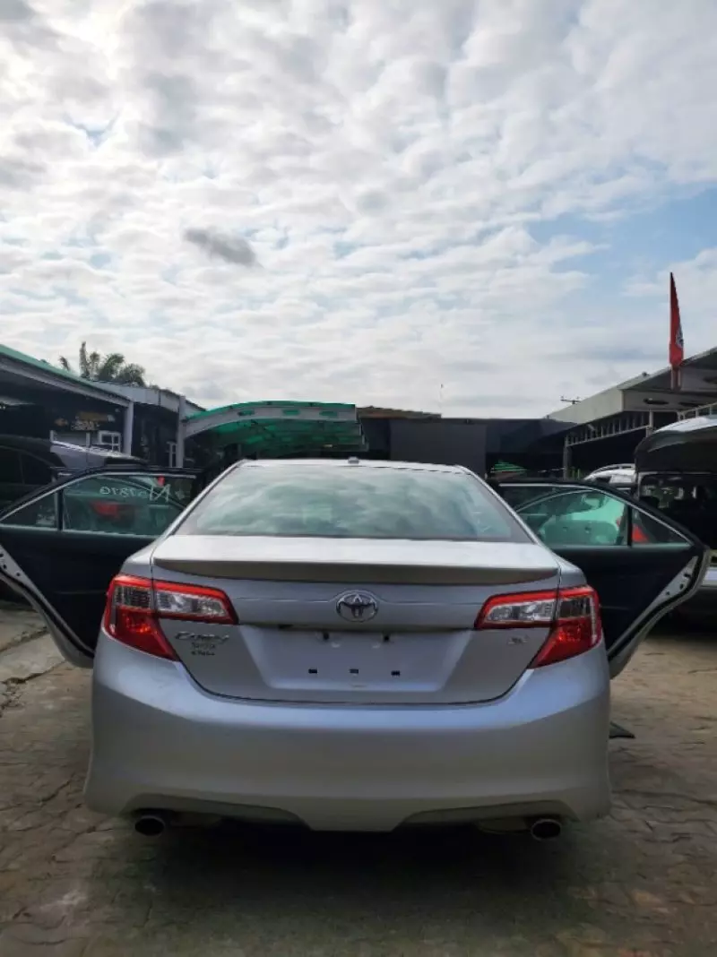 TOYOTA Camry - 2014