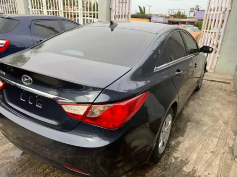 Hyundai Sonata   - 2011