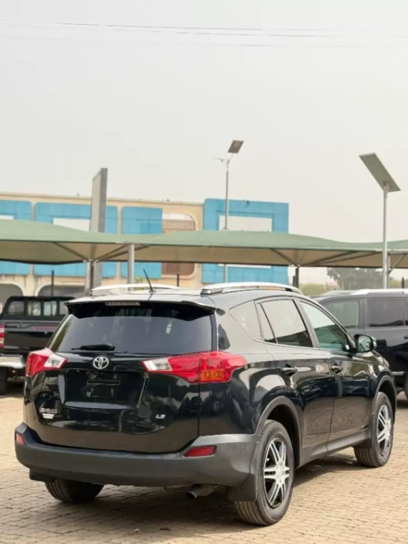 TOYOTA RAV4 - 2015