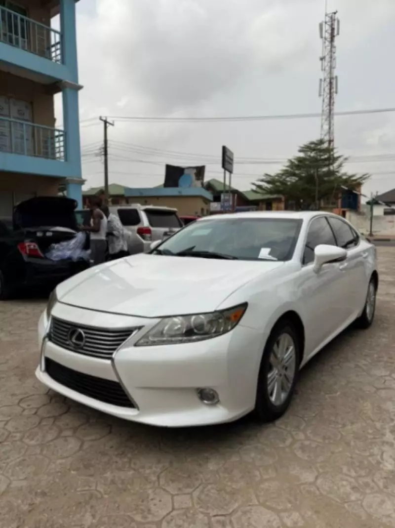 Lexus ES   - 2013