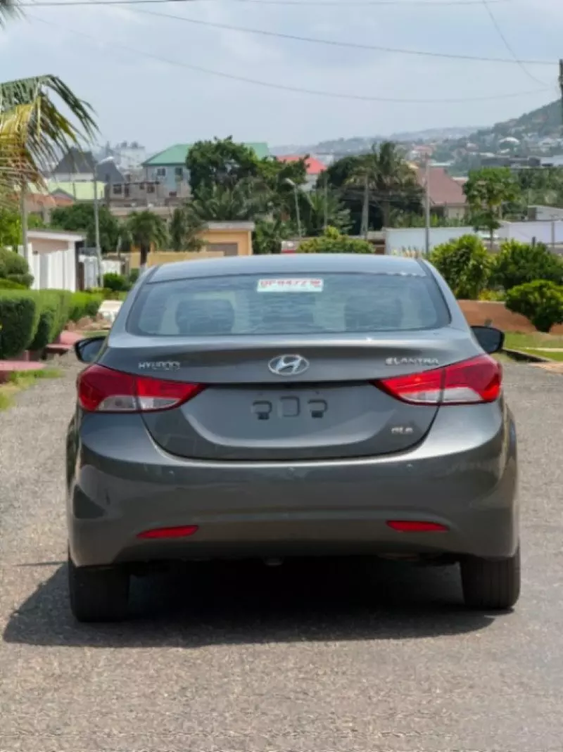 Hyundai Elantra   - 2018