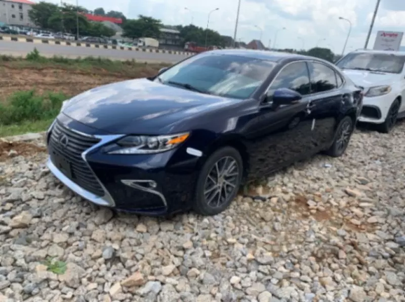 Lexus ES   - 2016