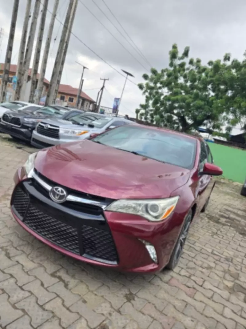 TOYOTA Camry - 2015