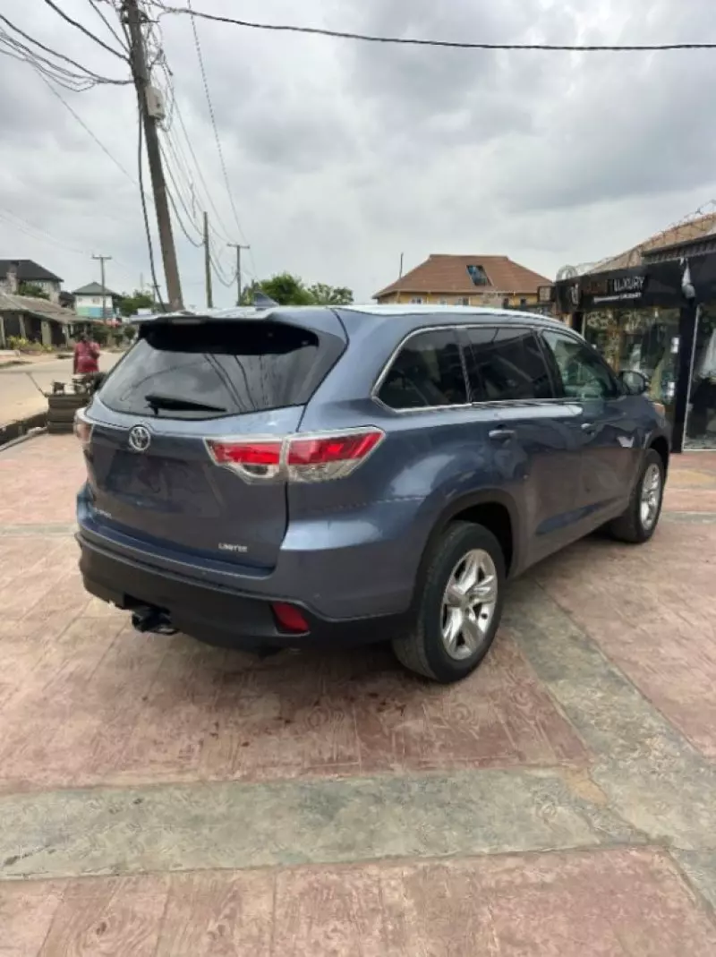 Toyota Highlander   - 2014