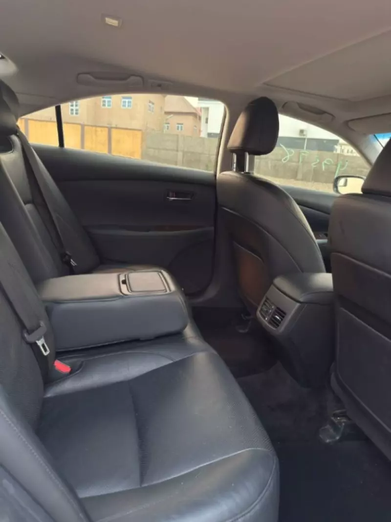 Lexus ES   - 2010