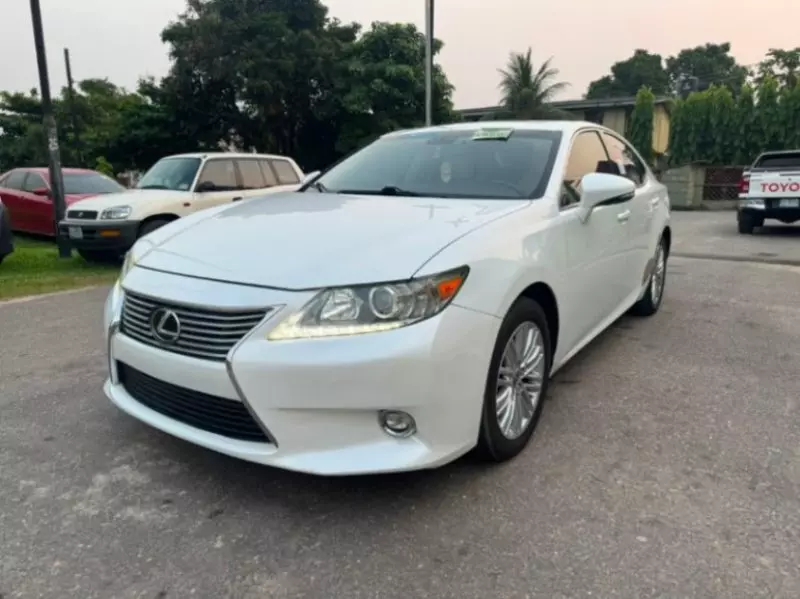 Lexus ES   - 2014