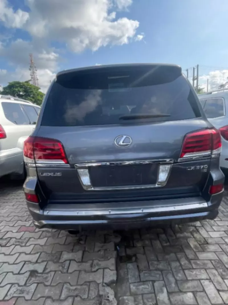 Lexus LX 570   - 2015