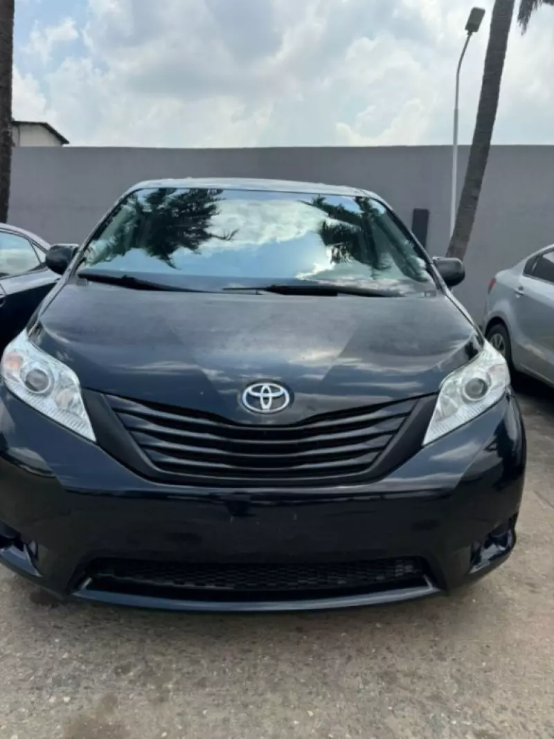 Toyota Sienna   - 2016