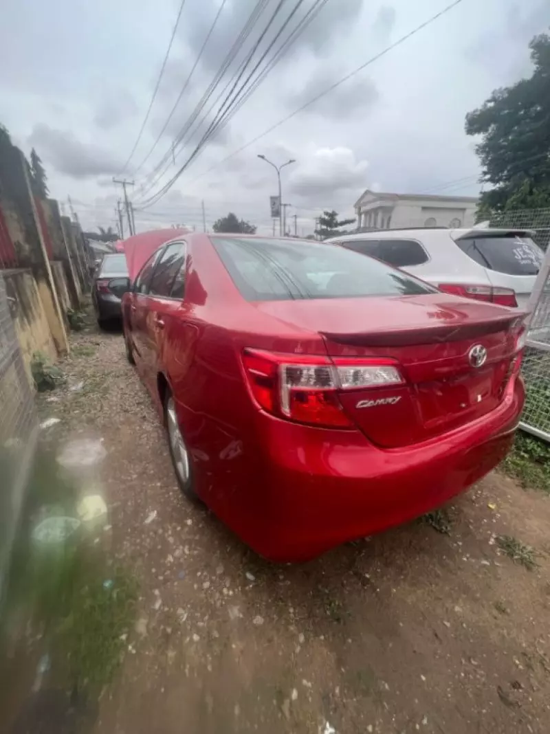 Toyota Camry   - 2014