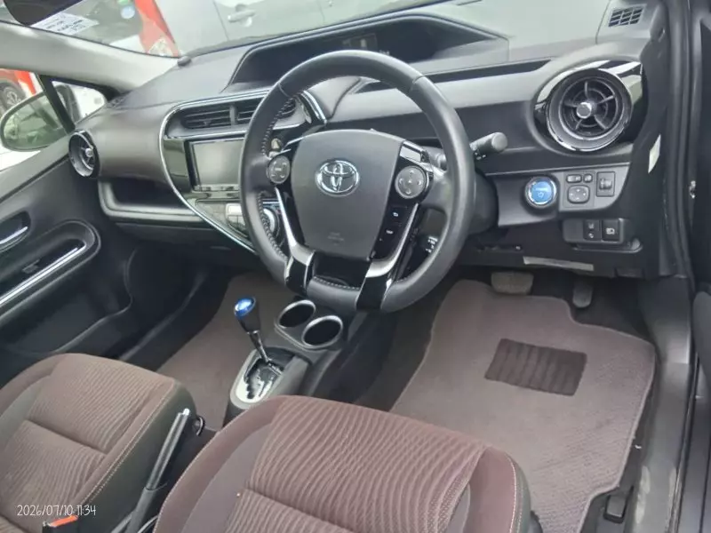 TOYOTA Aqua Hybrid   - 2018