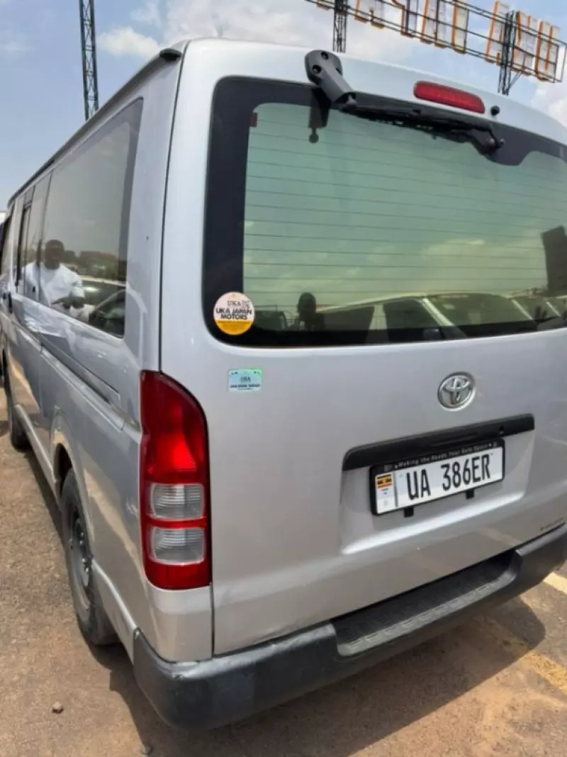 TOYOTA Hiace - 2012