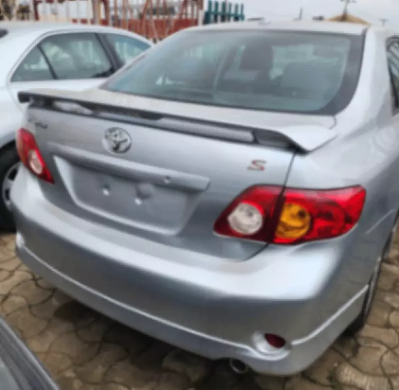 Toyota Corolla   - 2009