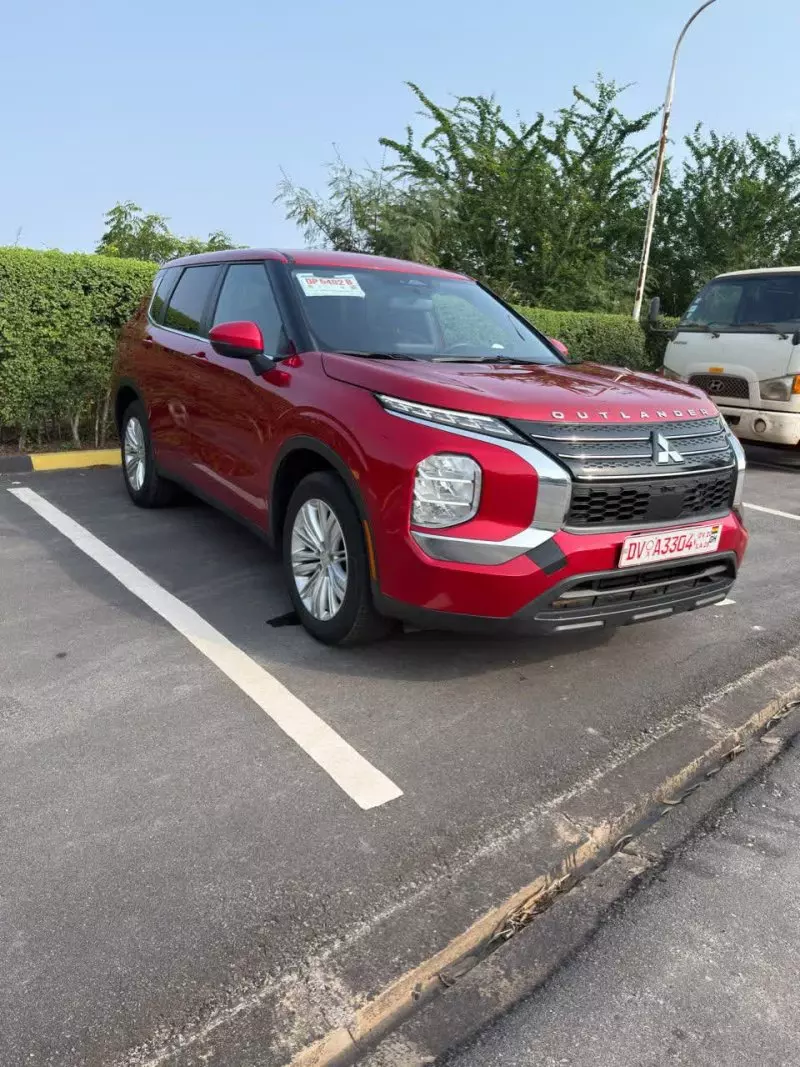 Mitsubishi OUTLANDER - 2024
