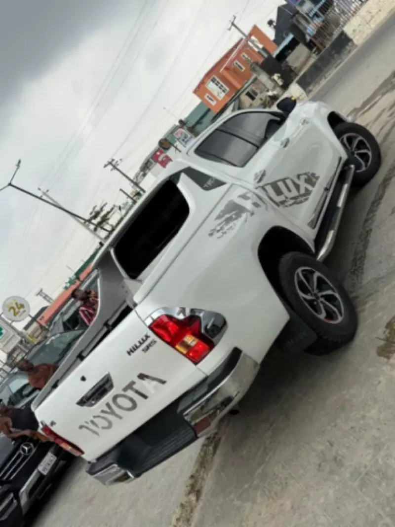 Toyota Hilux   - 2020