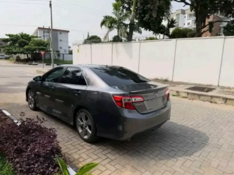 Toyota Camry   - 2013