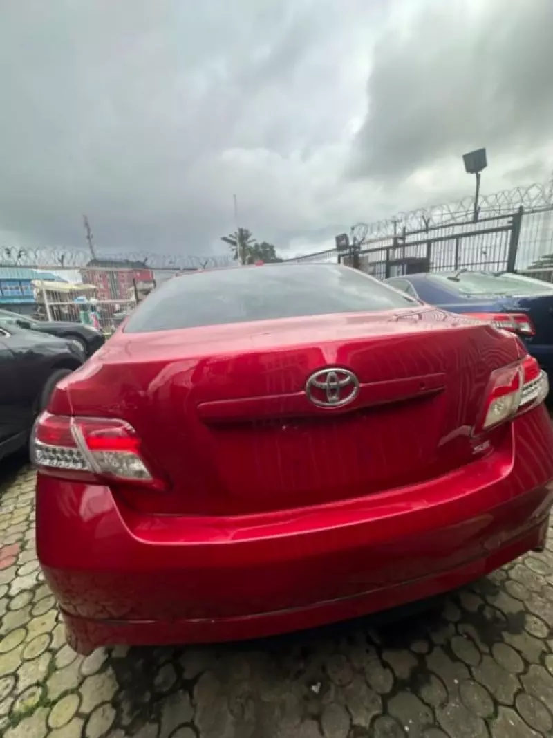 TOYOTA Camry - 2010