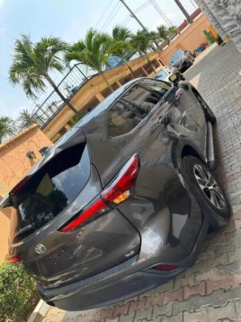 Toyota Highlander   - 2022