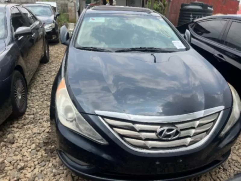 Hyundai Sonata   - 2011