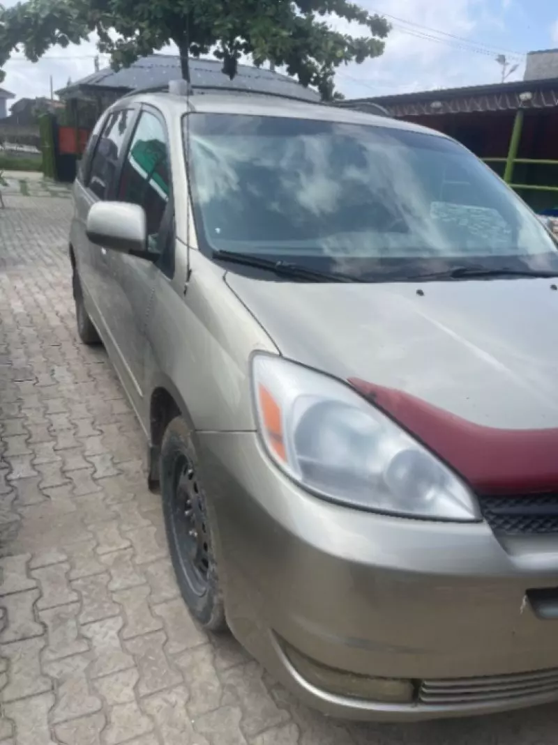 Toyota Sienna   - 2004