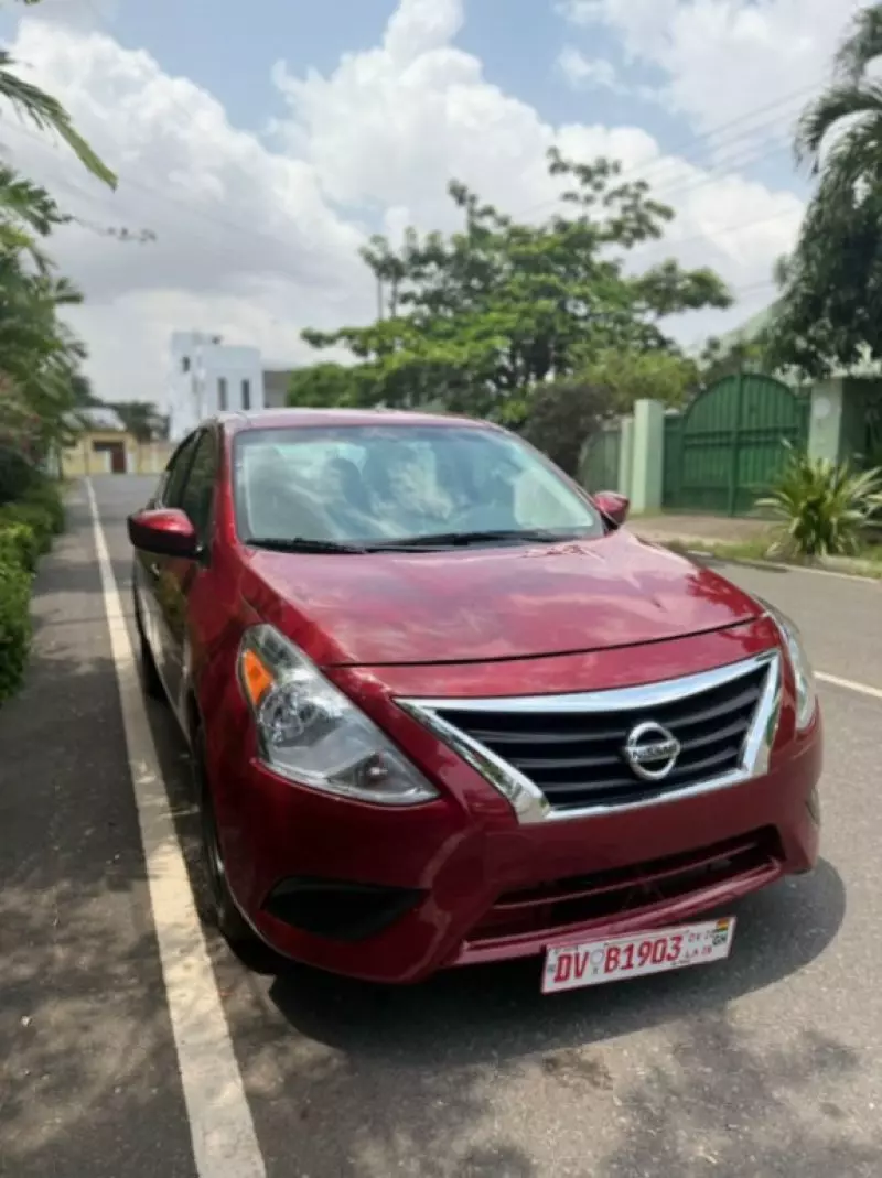 Nissan Versa   - 2019