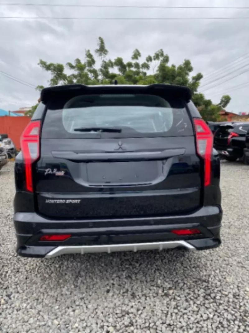 Mitsubishi Montero Sport   - 2024