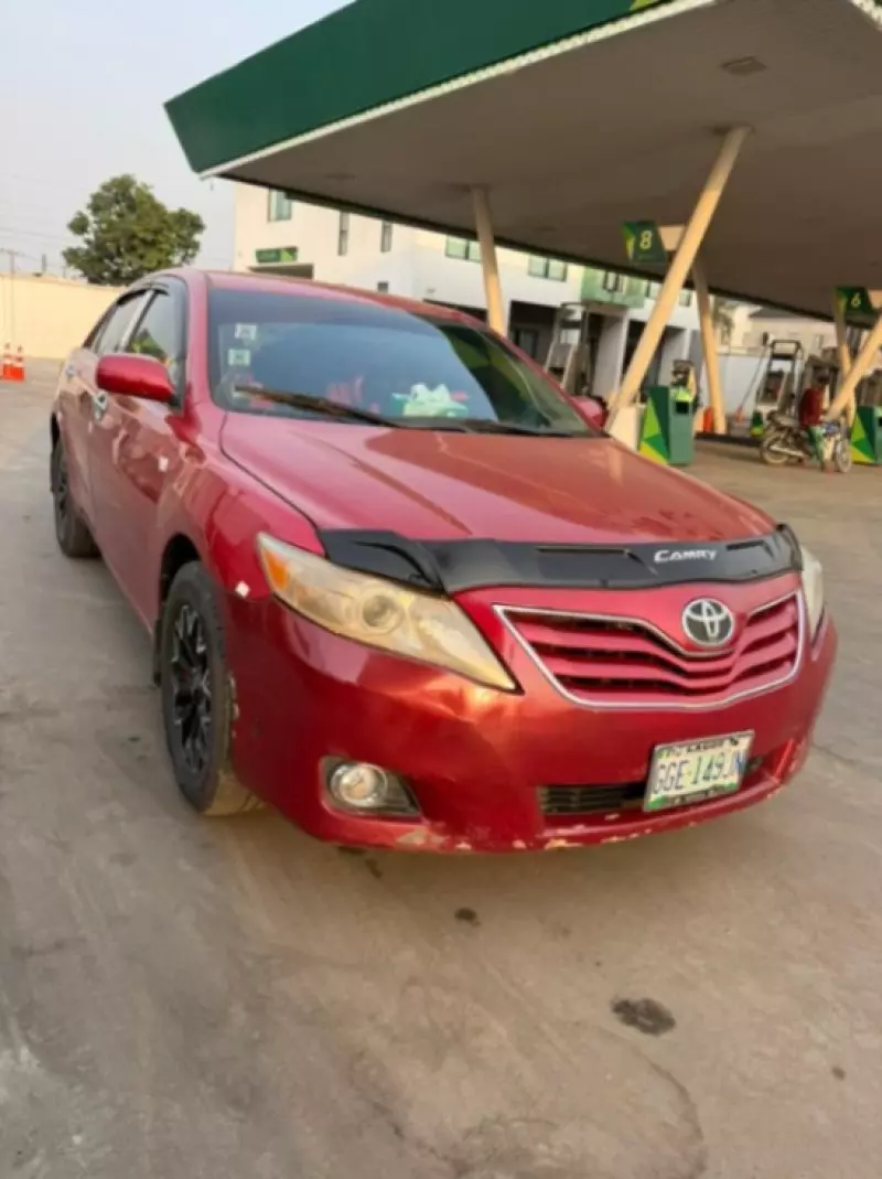 Toyota Camry   - 2010