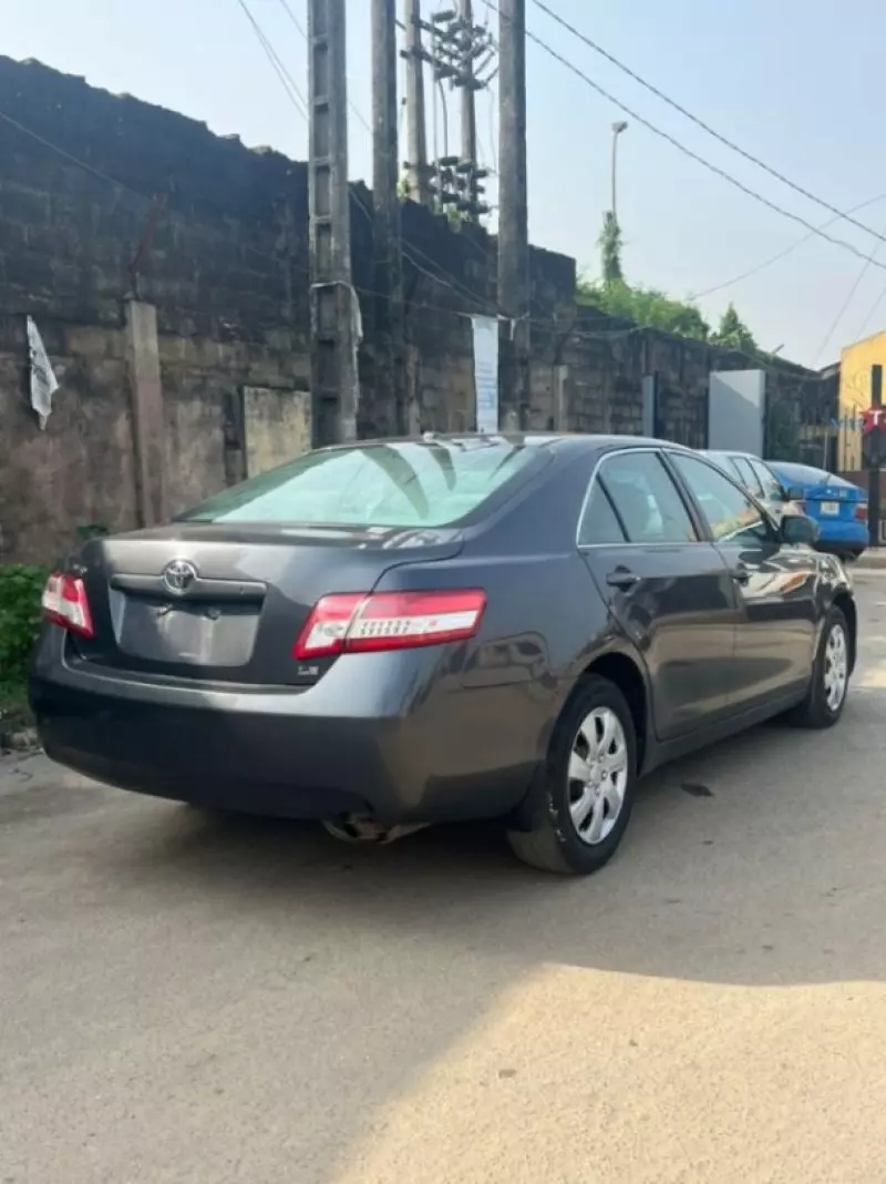 Toyota Camry   - 2011