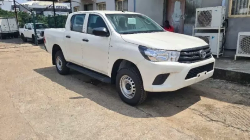 Toyota Hilux   - 2025