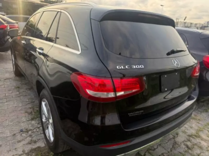 Mercedes-Benz GLC 300   - 2017