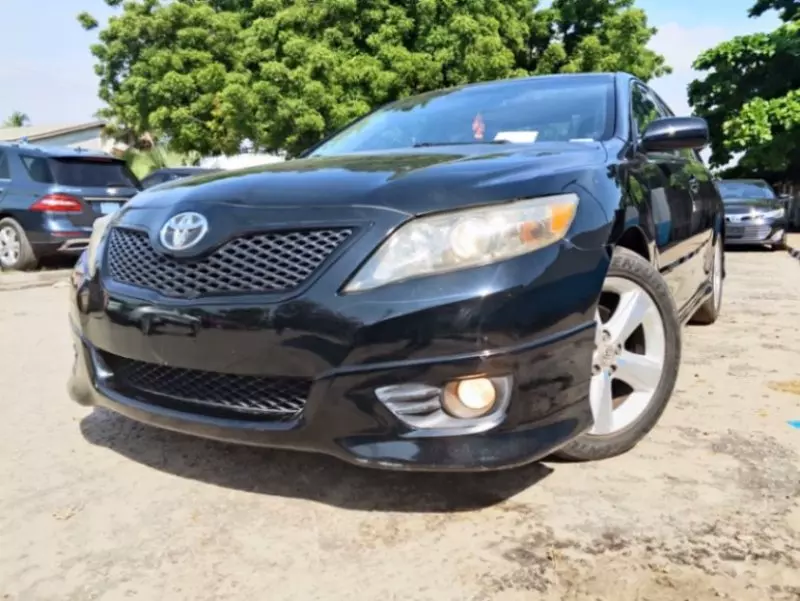 Toyota Camry   - 2011