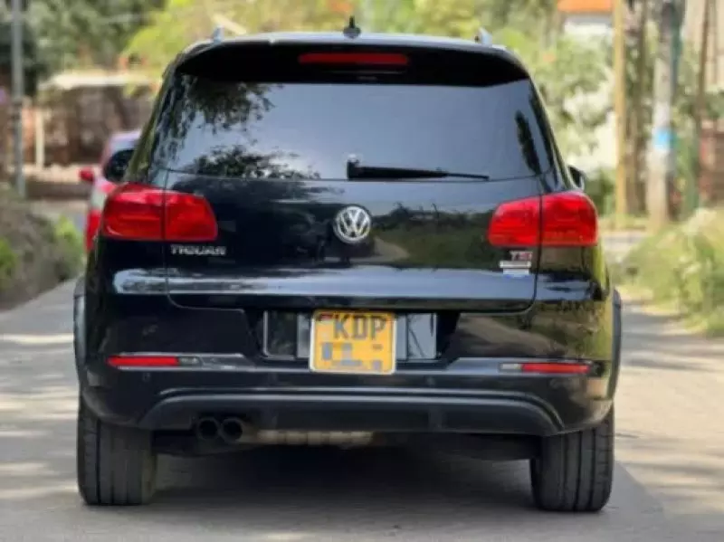 Volkswagen Tiguan   - 2016
