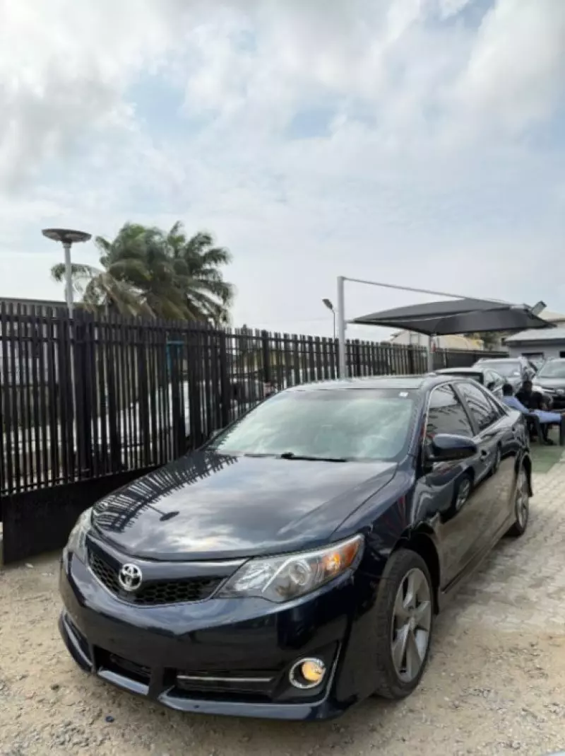 Toyota Camry   - 2012