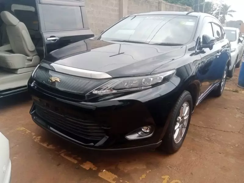 Toyota Harrier   - 2016