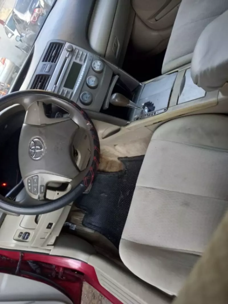 Toyota Camry   - 2011
