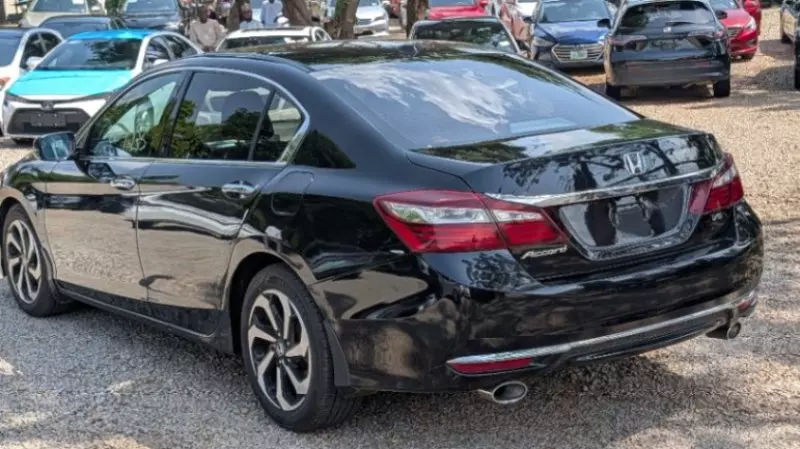 Honda Accord   - 2017