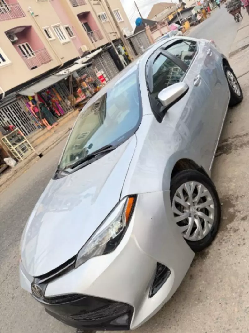 TOYOTA Corolla - 2017