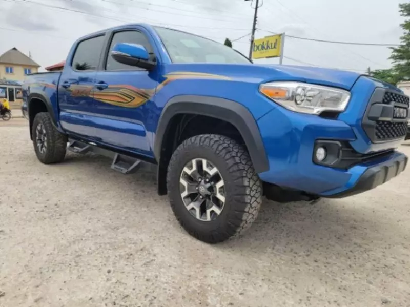 Toyota Tacoma   - 2017