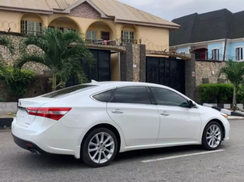 Toyota Avalon   - 2014
