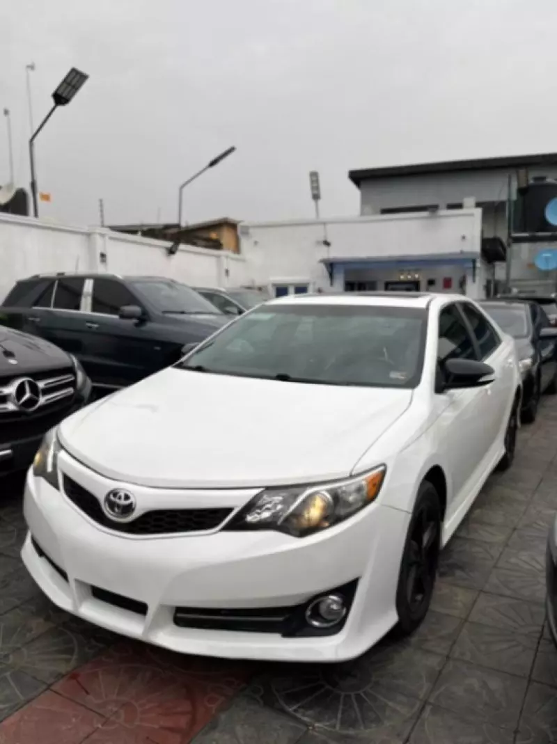 Toyota Camry   - 2013