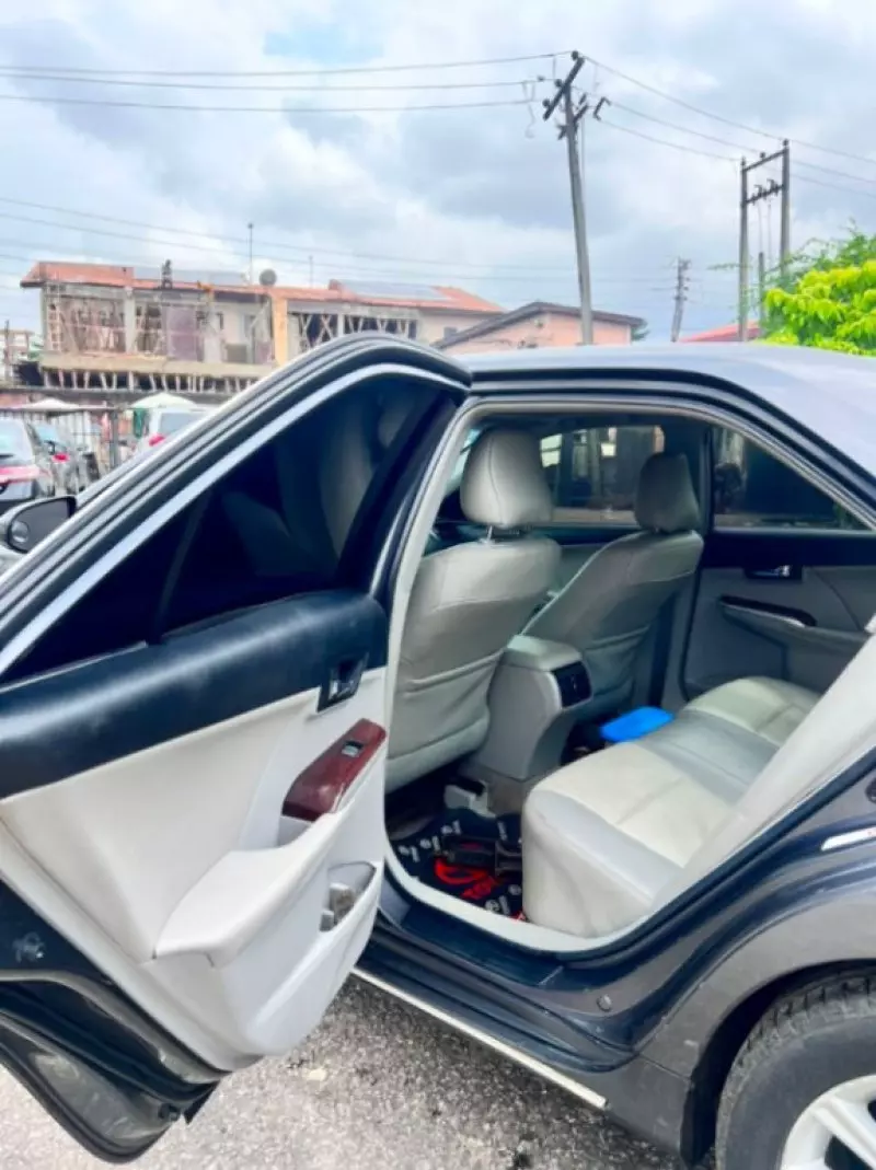 TOYOTA Camry   - 2012